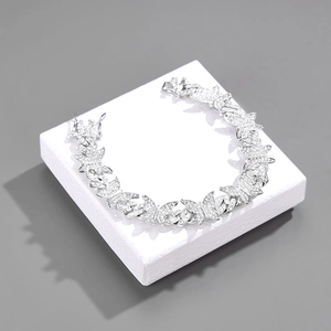 Collier ras du cou papillon argenté de luxe avec zircons blancs style cubain