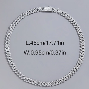 Détail montrant la chaîne cubaine argentée de 9,5mm de large avec dimensions de 45cm