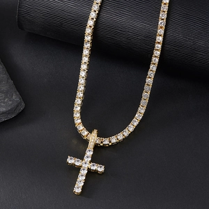 Collier chaîne tennis dorée de luxe avec pendentif croix serti de zircons