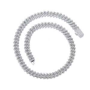 Collier gourmette argenté 9,5 mm serti de micro-diamants avec maille dentelée en spirale