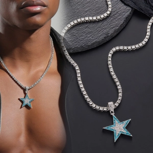 Cadena tennis hip hop con colgante de estrella de circón azul y blanco en un modelo