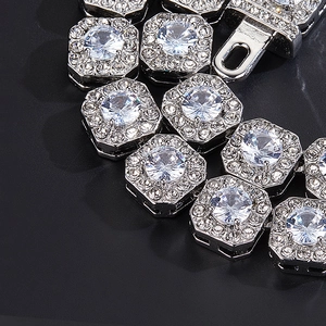 Collier chaîne Cuban link argenté 11mm hip hop avec zircons carrés étincelants