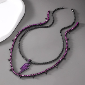 Collier double couche style hip-hop avec cristaux violets et pendentif éclair noir