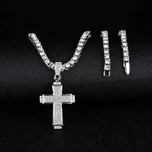 Collier Pendentif Croix Hip Hop Avec Chaîne Tennis Alliage Incrusté de Strass Bijoux Personnalisés pour Hommes Femmes Cadeau Étincelant