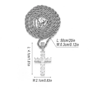 Dimensiones del colgante de cruz hip hop plateado con cadena de cuerda de 50 cm y circonitas