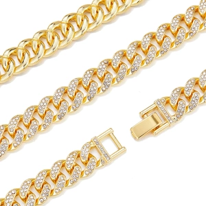 Collana cubana da 13mm color oro con cristalli lucidi e chiusura a scatto sicura