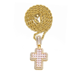 Collana hip-hop con catena a corda dorata e ciondolo a croce con strass rosa