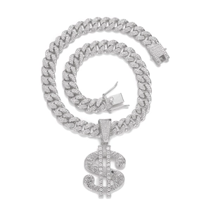 Collier chaîne cubaine argentée hip-hop avec grand pendentif signe dollar serti de strass