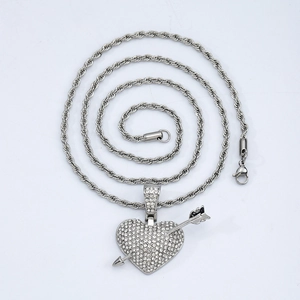 Silberne Kette mit Herz-Pfeil-Anhänger, funkelnden Zirkonia-Steinen und dicker Kordelkette