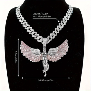 Dimensions détaillées du pendentif ange serti de strass avec une chaîne cubaine de 50cm