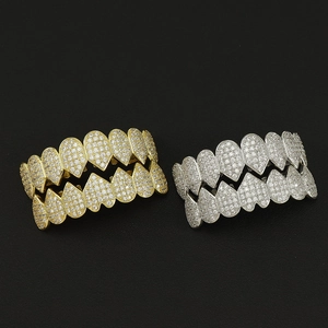 Hip Hop Herzform Iced Out Zahnschmuck Set in Gold und Silber mit funkelnden Zirkoniasteinen