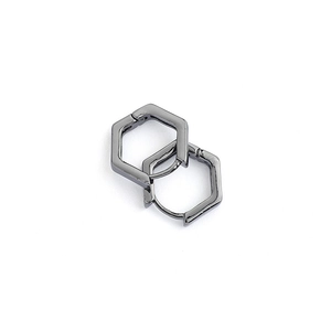 Boucles d'oreilles créoles hexagonales noires polies en acier pour un style unisexe