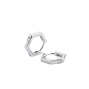 Boucles d'oreilles créoles hexagonales minimalistes en argent avec une finition polie