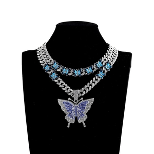 Chaîne cubaine argentée avec pendentifs papillon bleus et strass brillants pour femmes