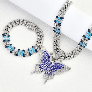 Ensemble bijoux chaîne cubaine avec pendentif papillon bleu et strass brillants