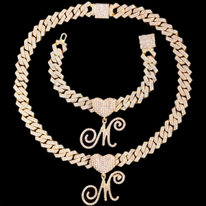 Chaîne cubaine hip-hop avec pendentif cœur et lettre M pavée de cristaux dorés
