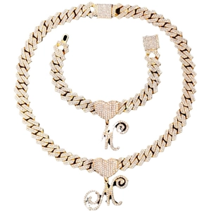 Ensemble collier chaîne cubaine et bracelet avec pendentif cœur lettre M serti de strass