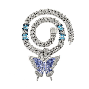 Chaîne cubaine argentée hip-hop avec pendentif papillon bleu et strass brillants décorés
