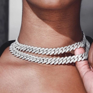 Cadena de eslabones cubanos hip-hop con rombos de diamantes brillantes estilo urbano