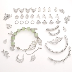 DIY sieradenset met groene chalcedoon kralen en zilveren lotus hangers