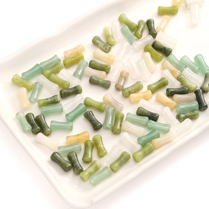 Vue détaillée de perles de pierres naturelles cylindriques pour bijoux DIY en diverses couleurs