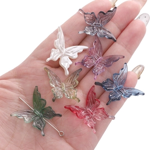 Transparente Schmetterling-Anhänger in sieben Farben für DIY-Schmuck und Ketten