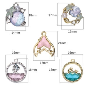 Detailed size specifications for ocean-themed DIY alloy pendants with measurements