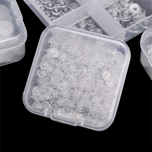 Fermoirs de boucles d'oreilles en silicone dans des boîtes de rangement en plastique