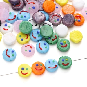 Cuentas de vidrio de caras sonrientes coloridas para collares y pulseras artesanales