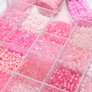 Kit perline di vetro rosa Barbie con perline opache e sfaccettate in scatola di plastica