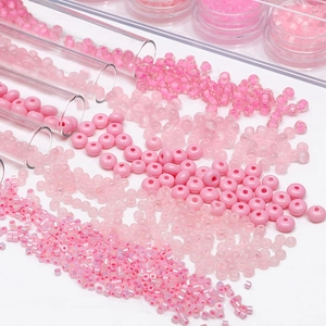 Assortimento di perline di vetro rosa Barbie in tubi per creazione di gioielli fai da te