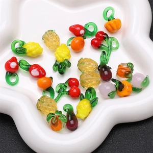 Abalorios coloridos de vidrio hechos a mano con forma de frutas para joyería artesanal