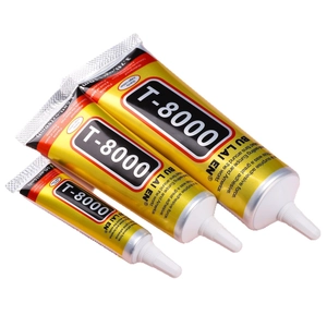 Colla multiuso T-8000 per fai-da-te in tre formati su sfondo bianco professionale