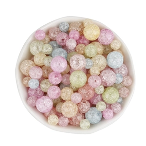 Perles en verre craquelé coloré 6-10mm dans un bol pour création de bijoux DIY