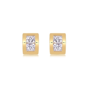 Detailansicht goldener S925 Silber-Ohrstecker mit quadratisch geschliffenen Moissanit-Steinen