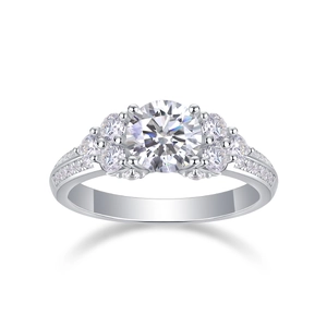 Macro shot of 925 silver engagement ring featuring a six-prong round lab diamond
