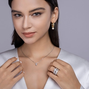 Elegant set with 3-carat round moissanite ring and matching S925 silver jewelry on model