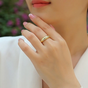 Gold plated S925 silver ring featuring engraved stars and sparkling moissanite stones