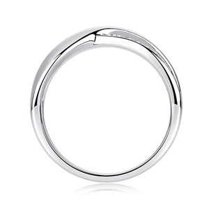 Close-up of interlocking silver ring with pavé moissanite detailing and mirror finish