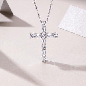 Luxurious 925 silver 18K gold plated cross pendant necklace with moissanite stones