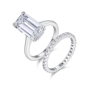 Set di anelli in argento S925 con moissanite taglio smeraldo e fascia con pavé