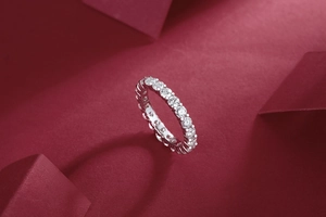 Macro shot of S925 sterling silver eternity band with sparkling brilliant-cut moissanite