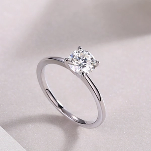 Detailed view of S925 silver solitaire ring with a round four-prong lab diamond