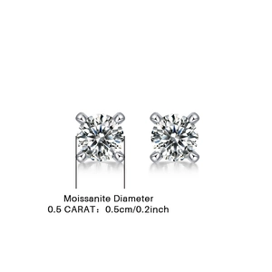 Pendientes de plata de ley S925 con moissanita de corte redondo y diseño de cuatro garras