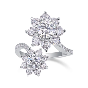 Lussuoso anello regolabile in argento 925 a forma di girasole con pietre moissanite