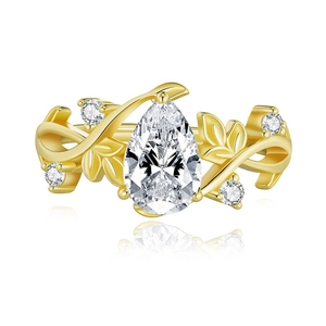 Elegante gouden S925 zilveren ring met peergeslepen moissanite en bladerrank-ontwerp