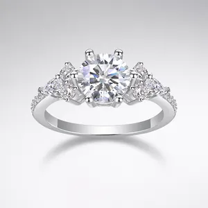 Anello Moissanite Taglio Rotondo 2 Carati Argento Sterling 925 Colore D Fidanzamento Matrimonio Anniversario Fascia per Donna Gioielli Lussuosi