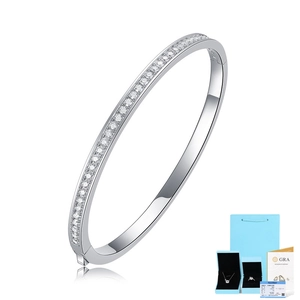 Detail showing S925 sterling silver moissanite bracelet with GRA certificate and blue gift box