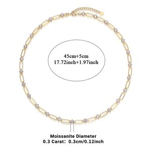 Collier en argent 925 avec pierres moissanite 0.3ct présenté en forme circulaire