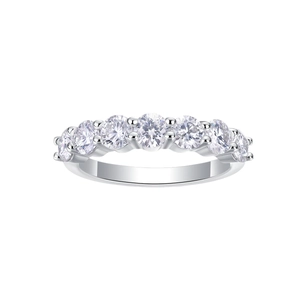 Bague éternité élégante en argent sterling S925 avec sept moissanites rondes de couleur D